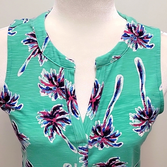 Casey & Key Palm Tree Printed Top Women's size PS Sleeveless Round Neck into a V - Picture 2 of 8